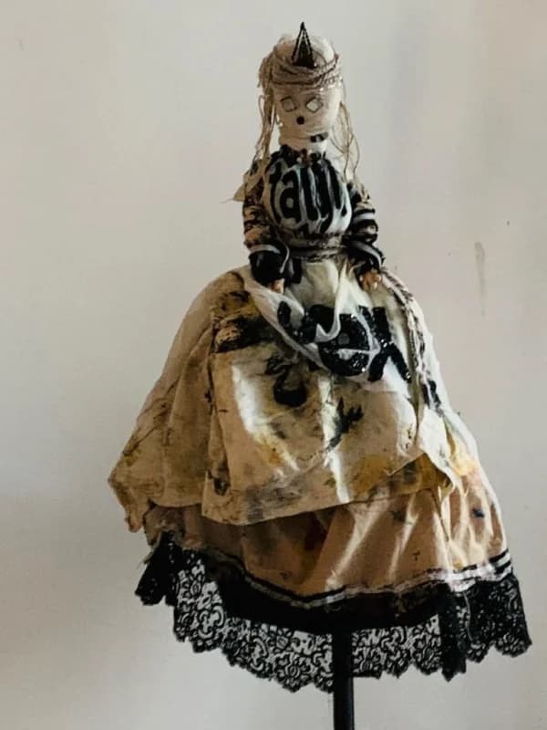 Revue Fragile Rubrique l'Oeil Publication Elles